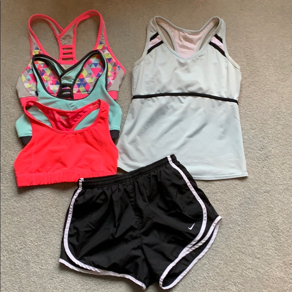 Bundle workout clothes size medium Nike, old navy